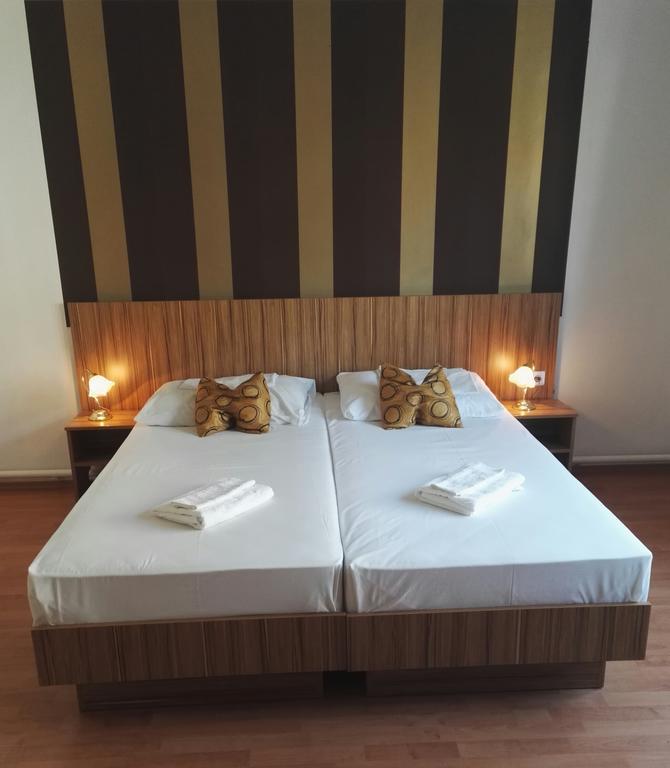 Hid Hotel Budapest Exteriör bild
